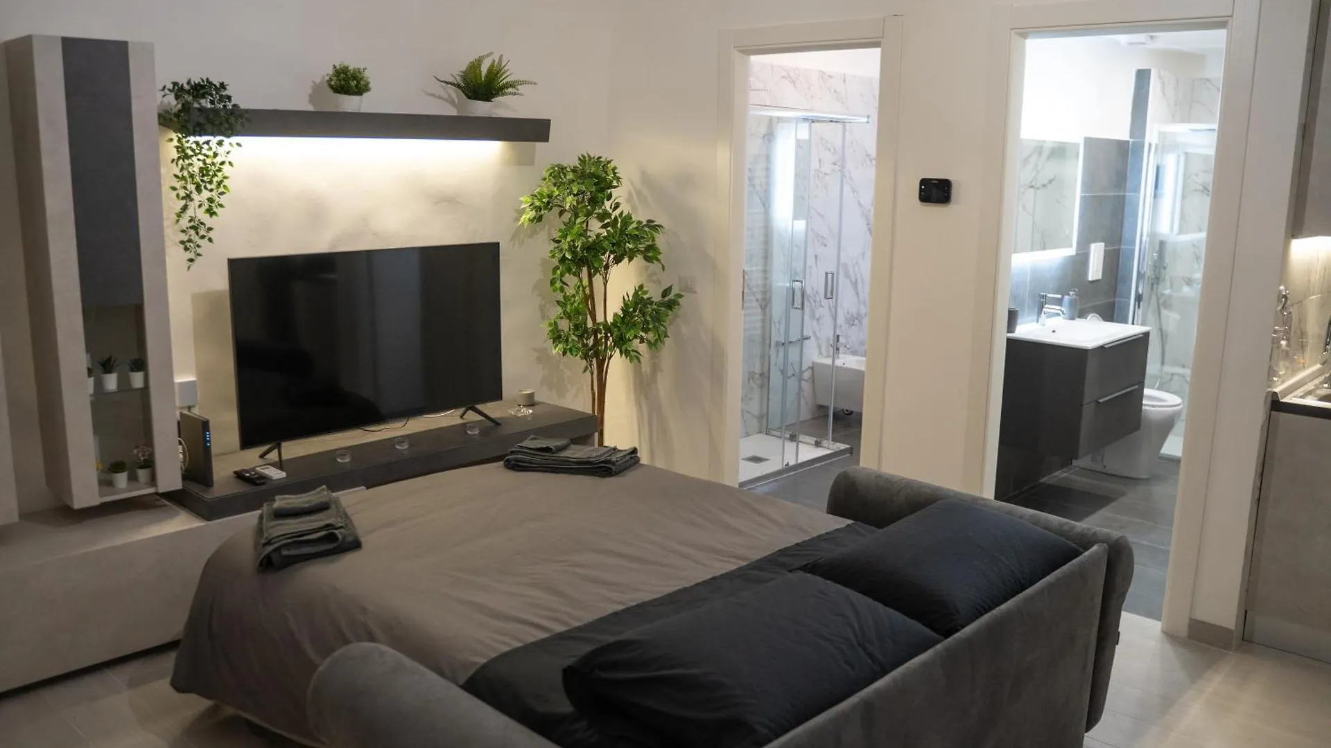 Dietro Al Plebiscito Luxury Suite Naples Italy