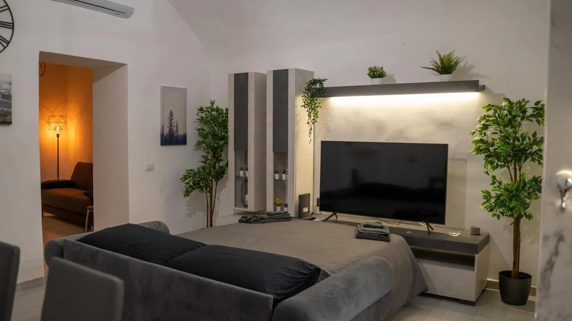 Dietro Al Plebiscito Luxury Suite Naples 0*,  Italy
